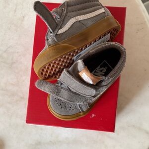 NWT sz 4 Vans Kids Sneakers in Gray with Tan Soles